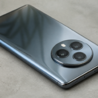 Huawei представляет ультратонкий Mate 70 Air