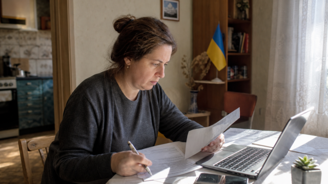 Компенсация за приём переселенцев — как получить 450 грн в месяц