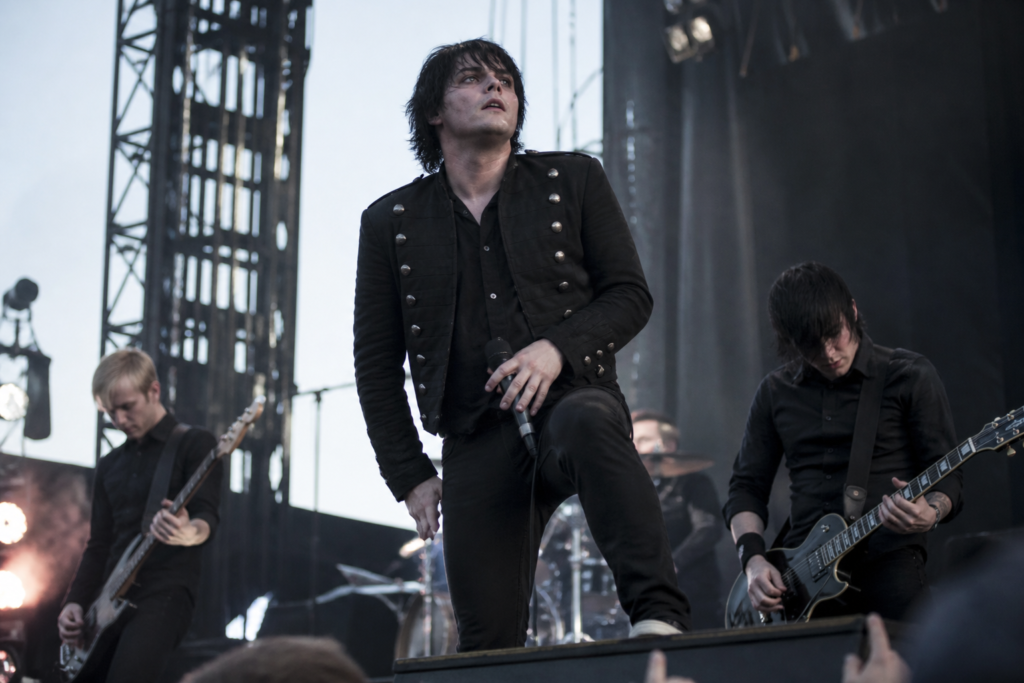 My Chemical Romance зіграли невидану «War Beneath the Rain»