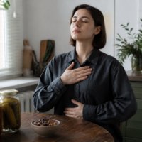 Как снизить постоянный стресс: практические советы врача