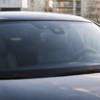Роль и выбор автостекла: функции, качество, замена