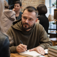 Сергій Жадан: автограф-сесія в семи містах України